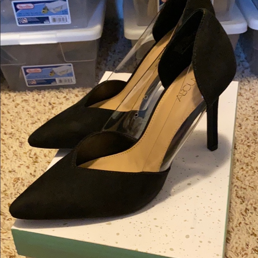 Black heels brand new!!